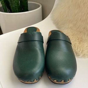 Lisa B. Green Clogs Sz 38